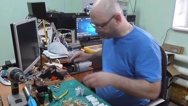 ВОССТАНОВЛЕНИЕ Ni Cd АККУМУЛЯТОРА ШУРУПОВЕРТА СВОИМИ РУКАМИ смотреть онлайн