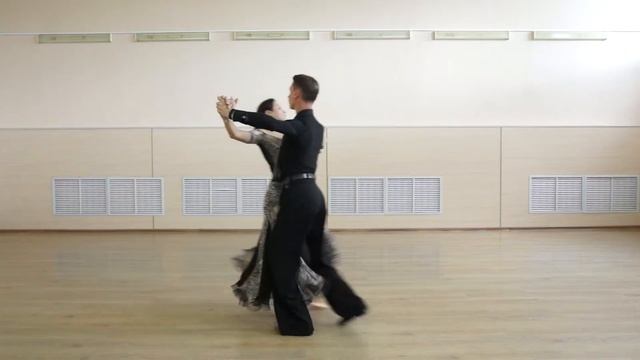 Passing (Open) natural turn in Tango | Проходящий (открытый) правый поворот в Танго смотреть онлайн