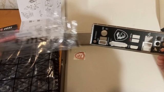 Распаковка материнской платы MSI B450 TOMAHAWK на AMD B450 ТОП ПРОДАЖ 2019