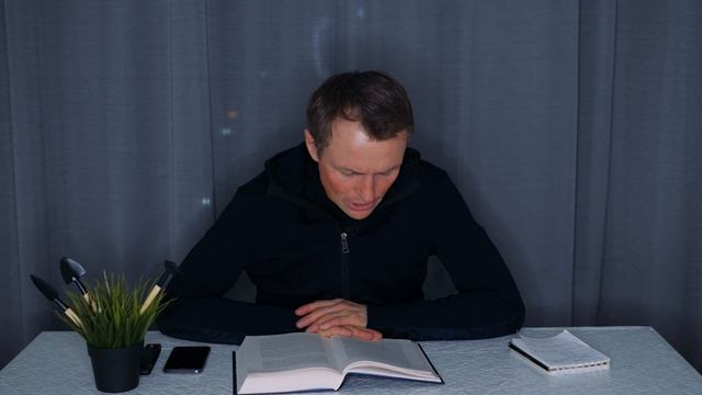 Юваль Ной Харари про газон в книге Homo Deus смотреть онлайн