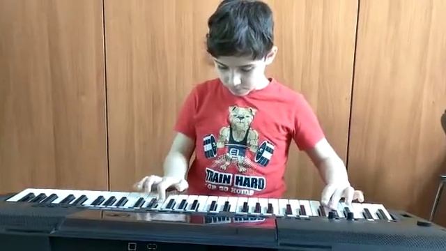 Матинян Эрик, 9 лет (первый класс) грузинский танец "Лезгинка" преподаватель Климова С.М. смотреть онлайн