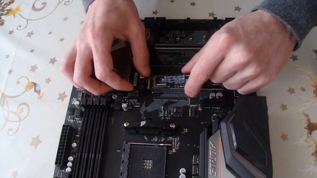 Установка 250 ГБ SSD M.2 накопитель Samsung. смотреть онлайн