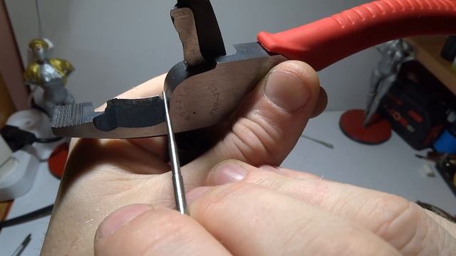 Плоскогубцы FNP-220 от японской компании Fujiya смотреть онлайн