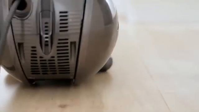 Идеи, которые отличают цилиндрические пылесосы Dyson. смотреть онлайн