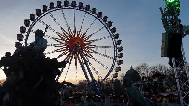 Weihnachtsmarkt auf dem Alexanderplatz. Рождественская ярмарка в Берлине смотреть онлайн