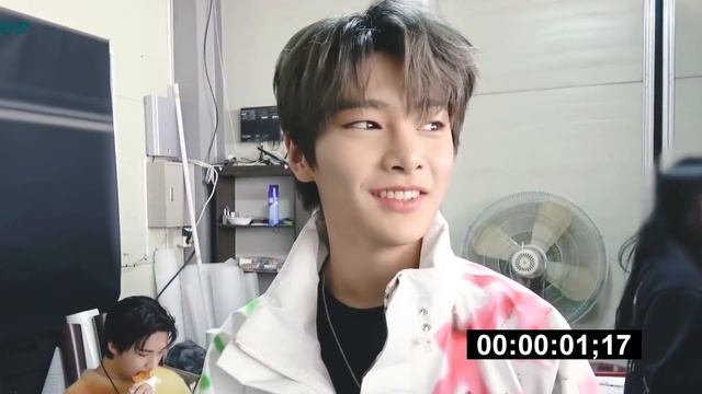 ТЕСТ КАК ХОРОШО ТЫ ЗНАЕШЬ УЧАСТНИКОВ STRAY KIDS! УЧИМ STRAY KIDS смотреть онлайн