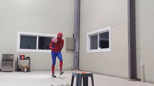 Spider Man Popping Balloons & Trick Shots Compilation! (Full Episode) смотреть онлайн