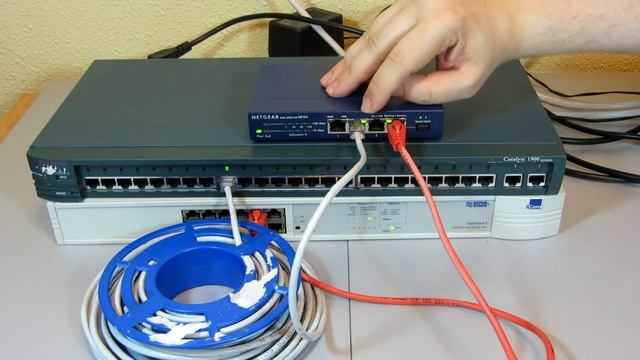 Conectar Tres Hub o Switch en Paralelo para Sumar Puertos. смотреть онлайн