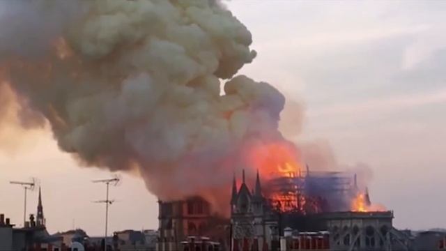 La chute de la flèche de Notre-Dame-de-Paris смотреть онлайн