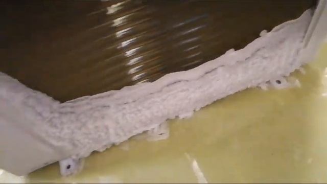 Сильное обмерзание наружного блока воздушного теплового насоса AUX смотреть онлайн