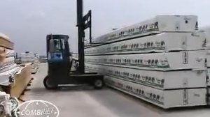 Многоходовый погрузчик Combilift в работе на деревообрабатывающем предприятии