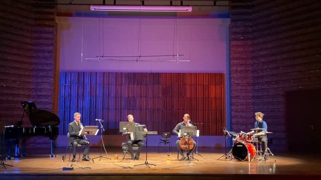 Alina Dzięcioł - Grinding for clarinet, accordion, cello and percussion (2022) смотреть онлайн