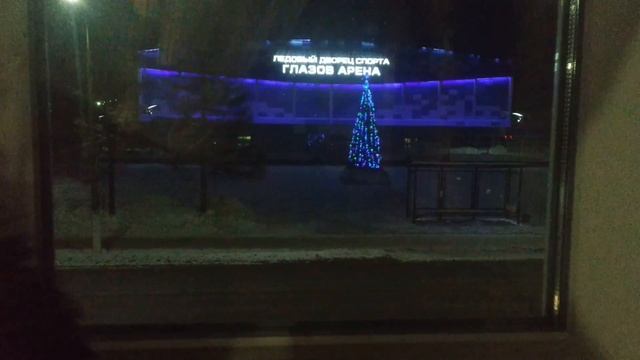 А у меня за окном елка!