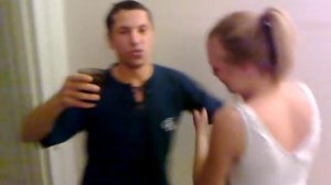 ДЕВСТВЕННИЦА СОПРОТИВЛЯЕТСЯ  МАНЬЯКУ