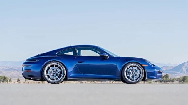2022 Porsche 911 GT3 Touring First Test: No Wing, No Reason for Prayer смотреть онлайн