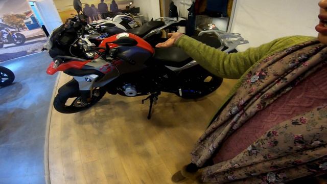 BMW G310 in Nepal смотреть онлайн