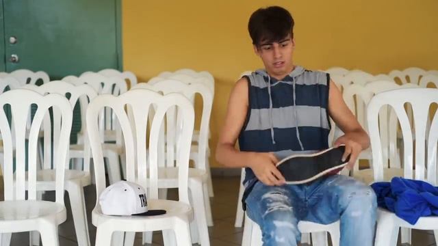 Daniel El Traviso - Cuando Alguien Nos Pide Que Le Reservemos Un Asiento. смотреть онлайн