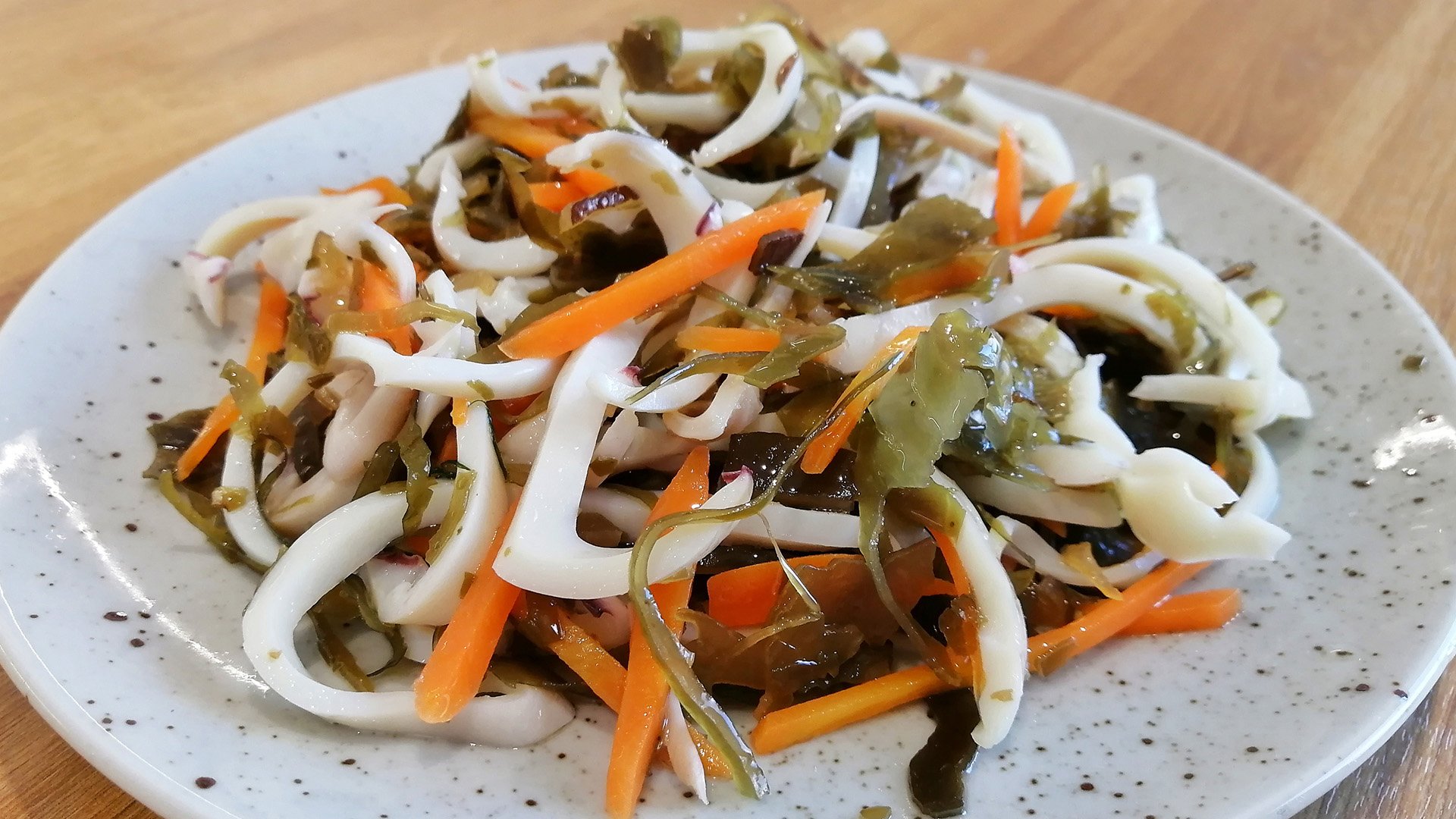 ДИЕТИЧЕСКИЙ ДАЛЬНЕВОСТОЧНЫЙ (ВИТАМИННЫЙ) САЛАТ из морской капусты с кальмарами смотреть онлайн