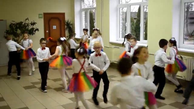 Поздравление с Днём Матери от учеников 2А класса смотреть онлайн