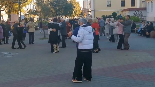 Чтоб Каждый День Обычной Жизни Одну Лишь Радость Приносил! смотреть онлайн