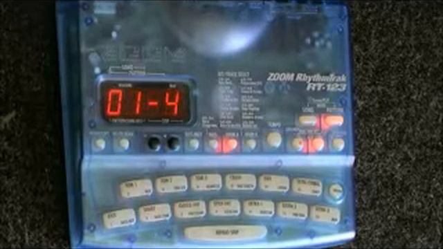 "Drums and Bass 2" Zoom RT123 Drum Machine смотреть онлайн