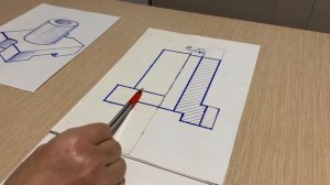 Соединение половины вида с половиной разреза