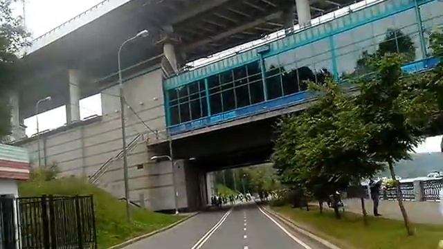 Велодорожка по Воробьевской набережной (Москва) смотреть онлайн