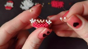 Фигурка из бисера Кли из Genshin Impact в технике крестик