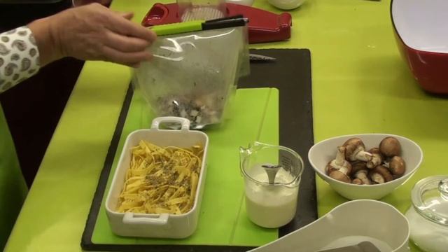 Frischteigwaren mit Champignonsauce смотреть онлайн