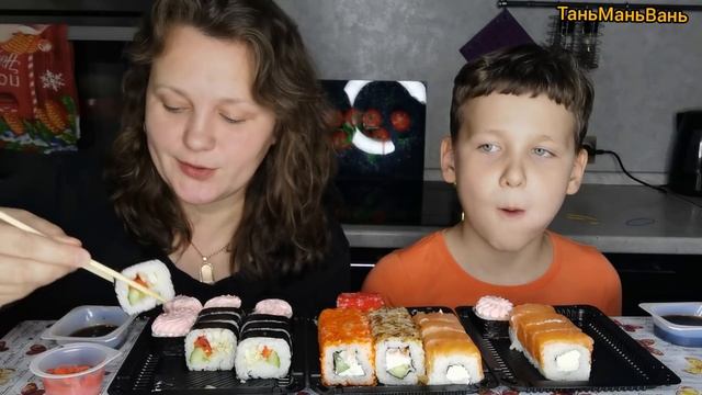 Мукбанг Роллы /Кто дал детям имена, и как это было? /С праздником народного единства❤️?/