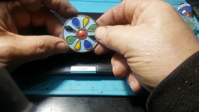 значки и горячая эмаль