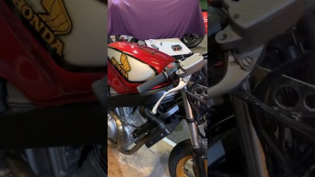 Caferacer_Honda NTV 650 смотреть онлайн