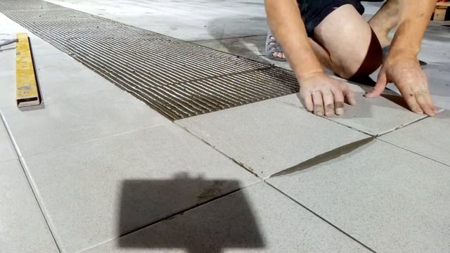 Как бороться с заветриванием клея для плитки смотреть онлайн