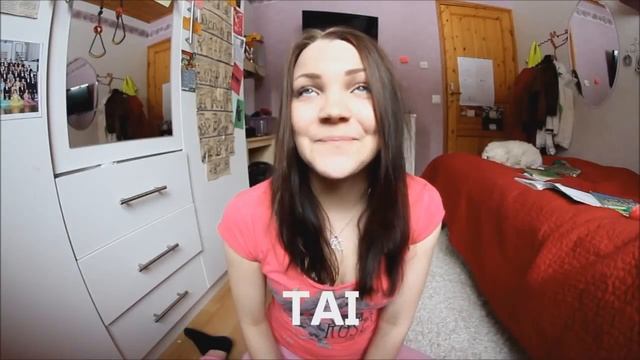 Девушка из Финляндии смешно рассказывает о себе по русски :)