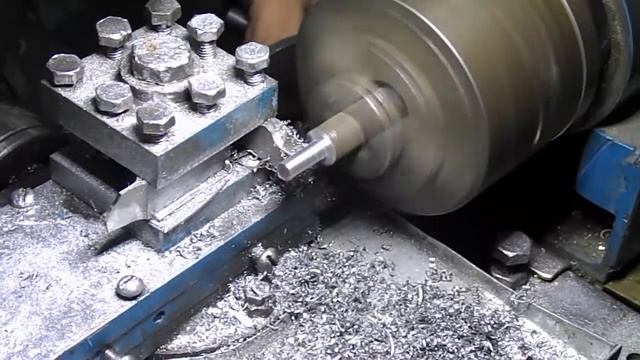 Самодельный токарный станок в работе смотреть онлайн