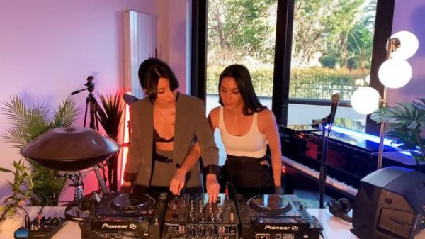 Giolì & Assia - DiesisLounge @Episode02 [Handpan, Guitar, Piano] [VEVAL.RU]