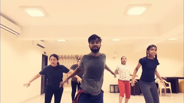 Zumba choreography by Varun Kumar on Manali Trance (The Shaukeens) смотреть онлайн