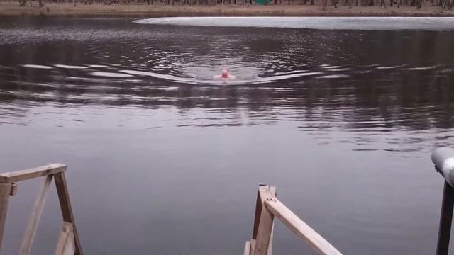 Моржую, вода потеплела до 5 гр, супер, можно и поплавать смотреть онлайн