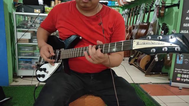 Test Rickenbacker Made In China