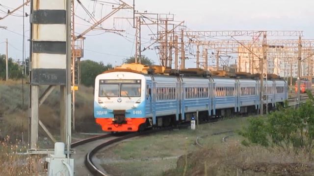 В летнем закате! ЭД4М 0495 сообщением Севастополь Евпатория + приветливая бригада (КЖД ИЮЛЬ 2023) смотреть онлайн