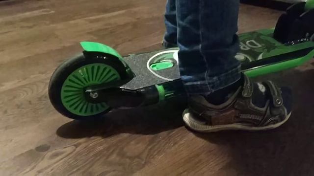 САМОКАТ SMALL RIDER DRAGON СО СВЕТОМ, ЗВУКОМ МОТОРА И ДЫМОМ (ПАРОМ) смотреть онлайн