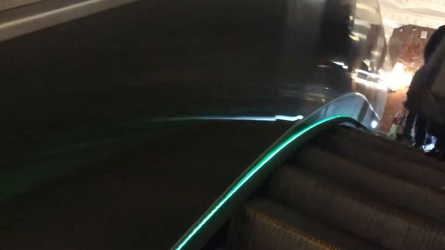 Новый эскалатор на красных воротах смотреть онлайн