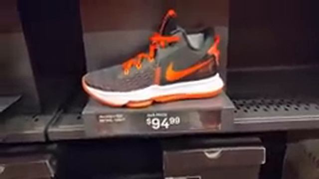 Aint Seen These Jordan Retros In A While... Nike Outlet Torrance смотреть онлайн