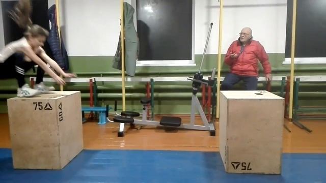 Тренировка по лёгкой атлетике.Пирятинская ДЮСШ.Бердник Илона смотреть онлайн