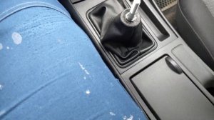 как снять ручку КПП и кожух (юбка ) КПП с Мазда 3