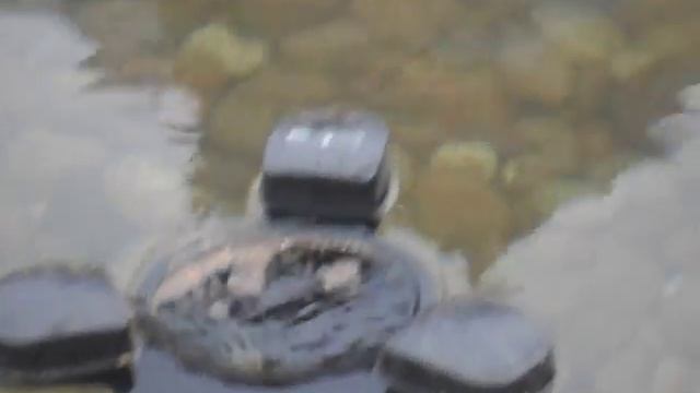 Водоём с небольшим водопадом и альпийской горкой смотреть онлайн