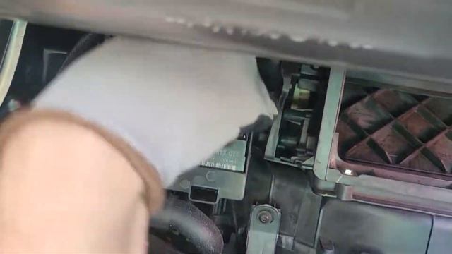 2008 Volkswagen Jetta Comfort Control Module Location And Removal