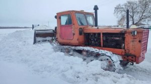 Трактор Т-4 с задним отвалом.