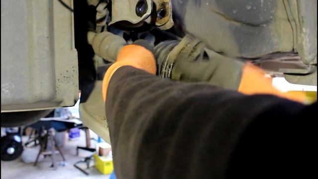Замена шрус переднего привода на Ниссан Икстрейл 2001 года Nissan X Trail смотреть онлайн