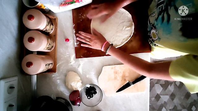 Рецепт пиццы // Готовим пиццу за 10 минут // 10 х 10 // Nastya смотреть онлайн